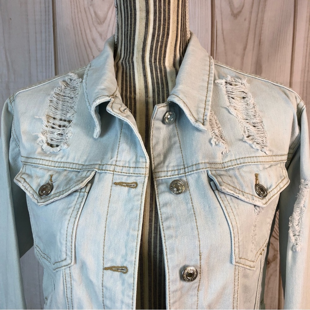 Forever 21 Denim Jacket Distressed Lightweight Trucker Jacket Blue Size Small - Picture 7 of 16